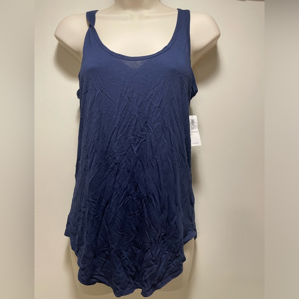 Old Navy tank
Size S - Color Navy